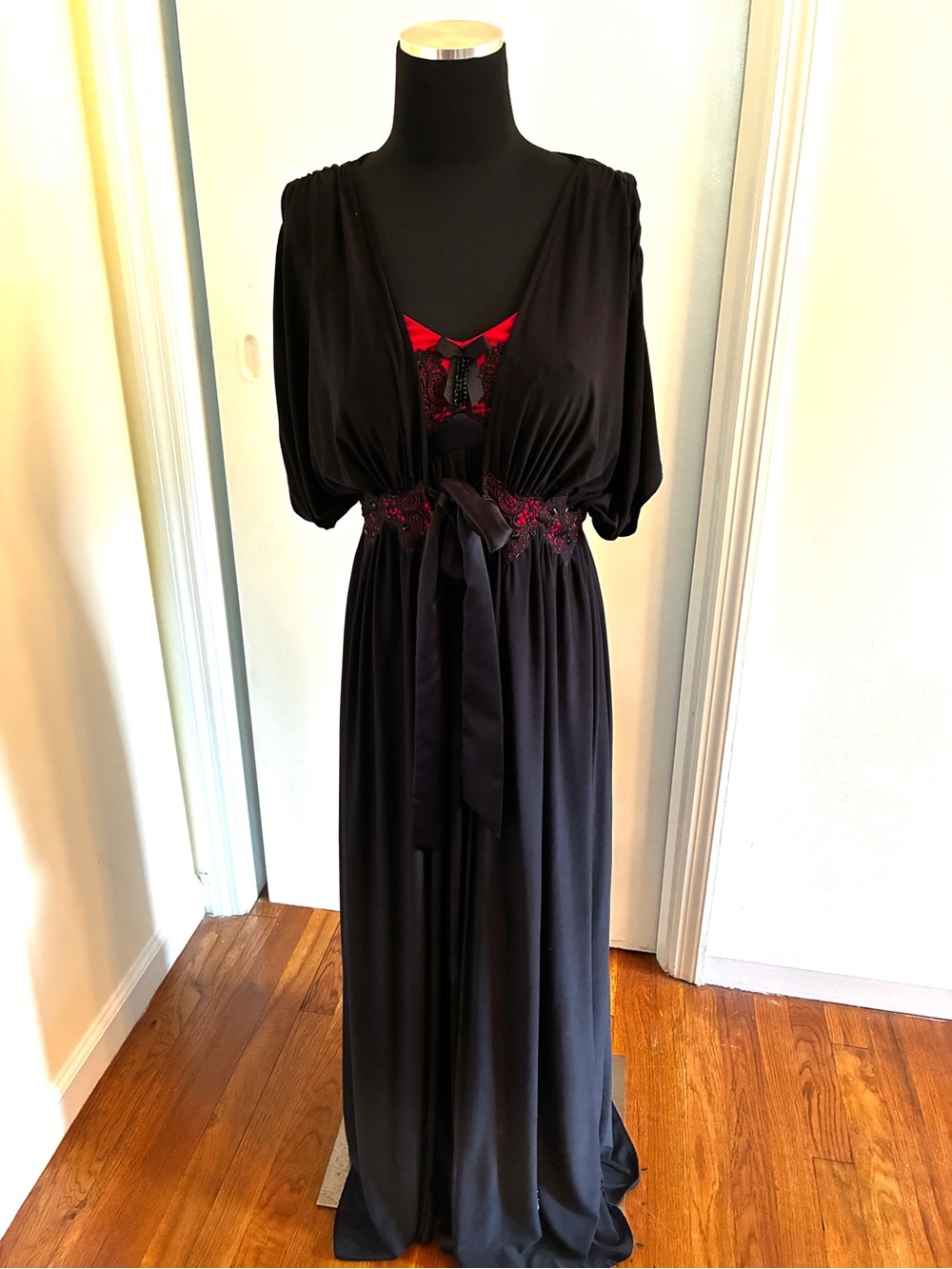 Soma Black Long Robe and gown set with Red Lace and Satin Tie. LIke New!
